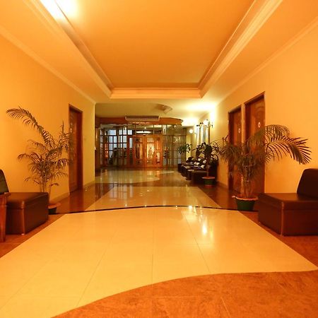 Grand Park Hotel Ćottogram Zewnętrze zdjęcie