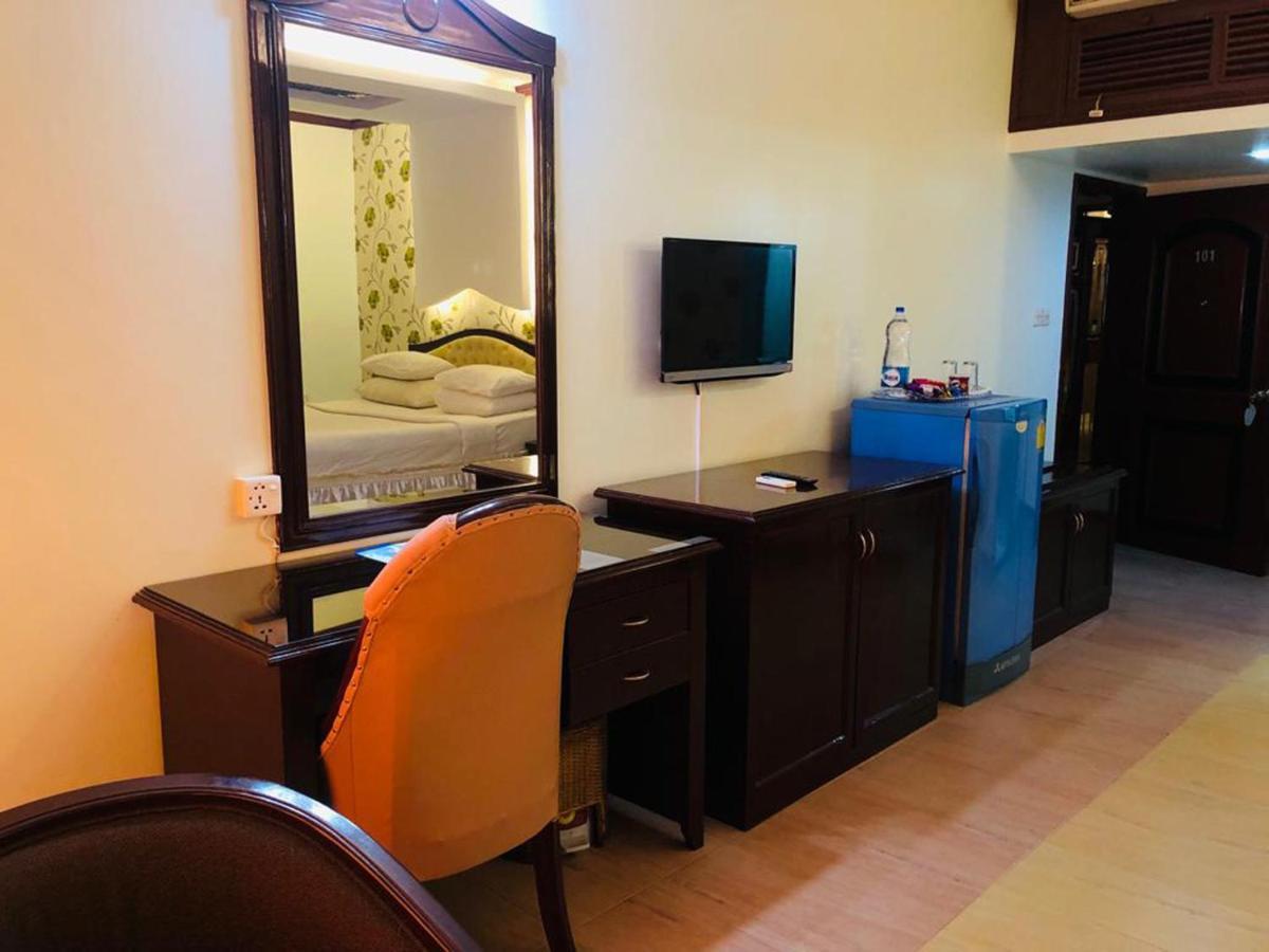 Grand Park Hotel Ćottogram Zewnętrze zdjęcie