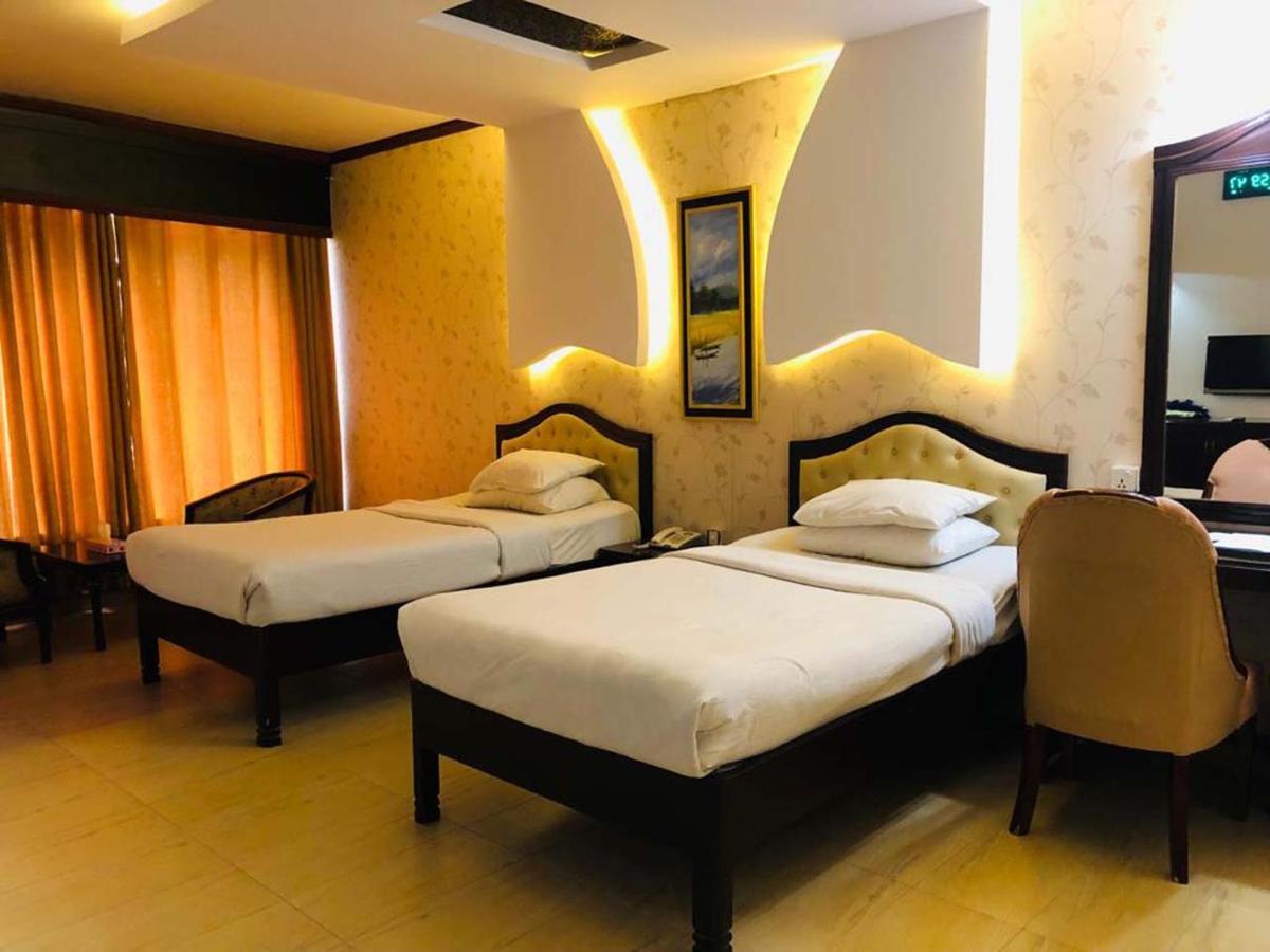 Grand Park Hotel Ćottogram Zewnętrze zdjęcie
